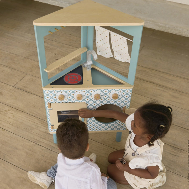 Stylish retro corner kitchen for kids aged 3 and up.