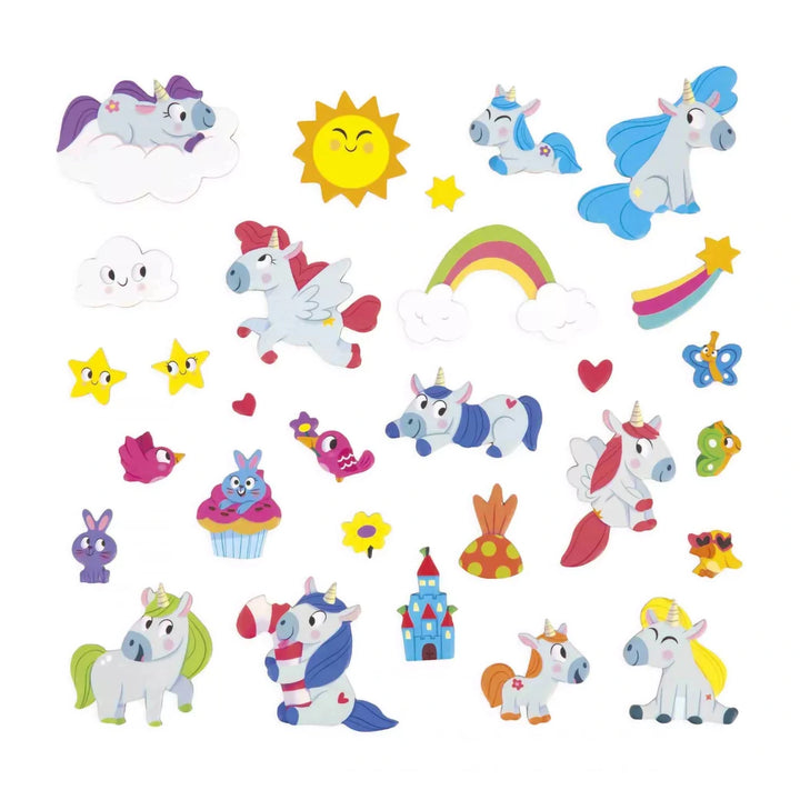 This magnetic playset features 30 unicorns magnets and a vibrant backdrop