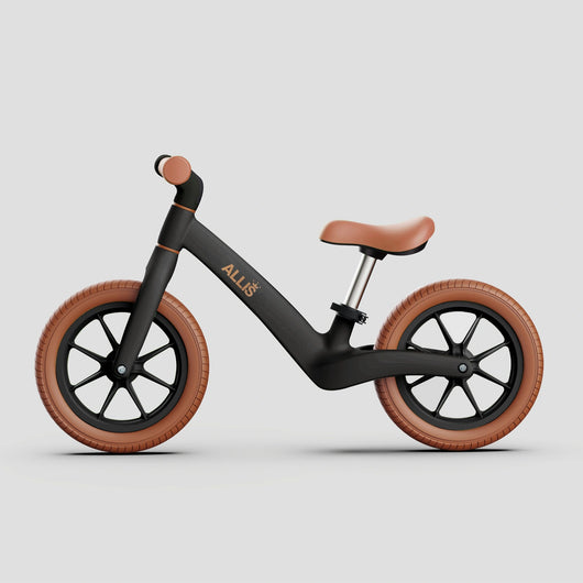 Lumi balance bike is 360° handlebar for easy maneuvering.