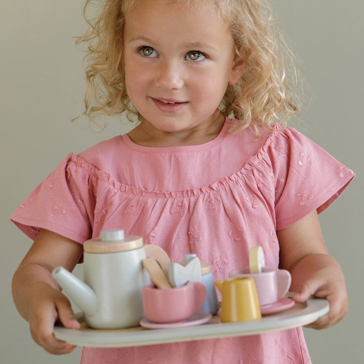 Little Dutch tea set with lemon slice and mint leaf for kids.