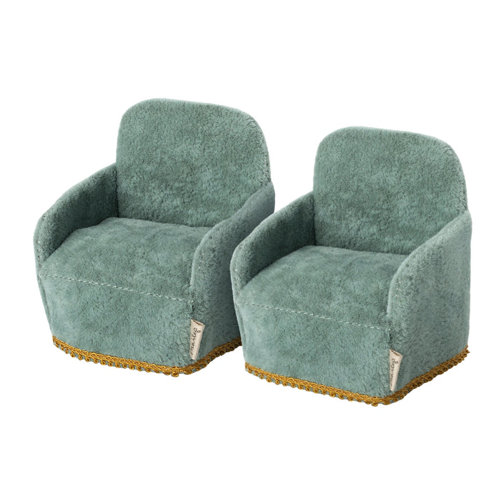 Maileg mouse chairs are made of durable polyester and viscose.