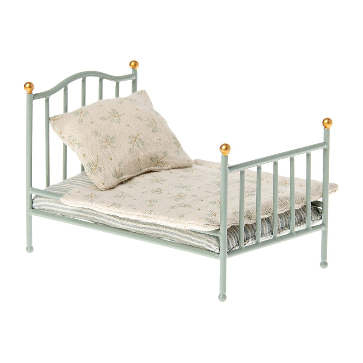 Maileg Vintage Bed in mint with bedding