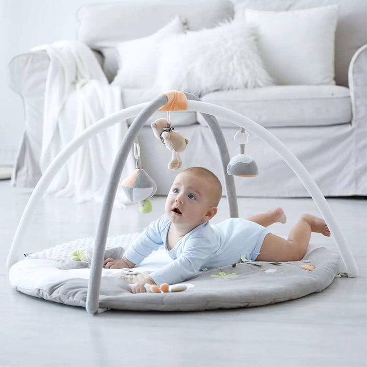 Baby playing on the MiniDrea safari play mat