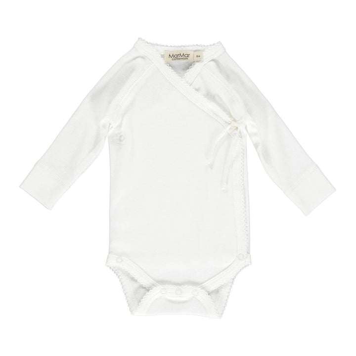 Soft and breathable newborn gift set in gentle white.