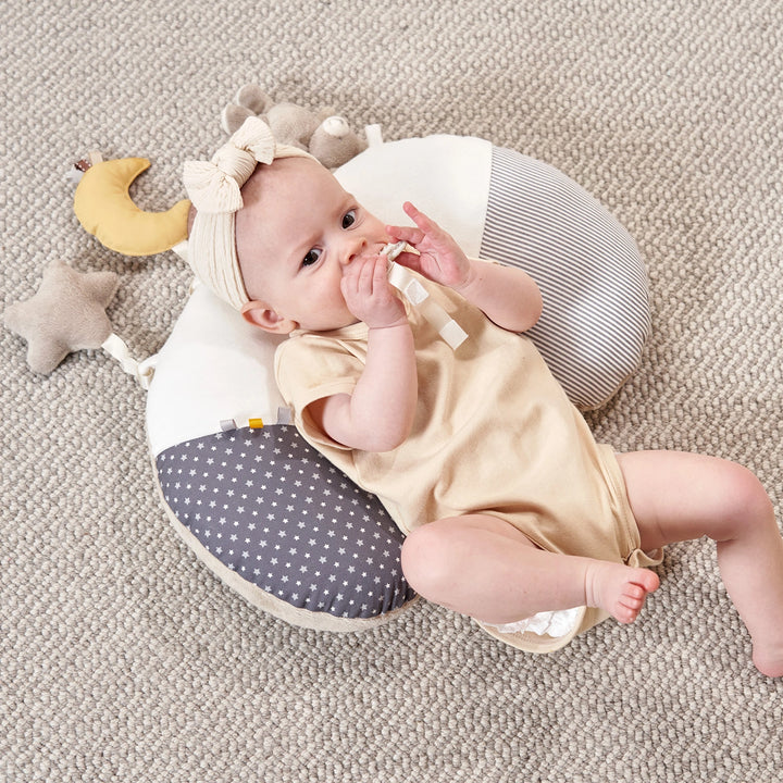 Teether made from 100% silicone, perfect for safe, tactile exploration.