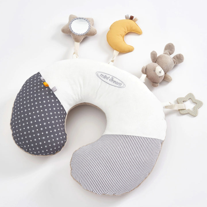 This baby pillow is made from 80% velvet and 20% cotton, offering a soft and cosy experience for babies.