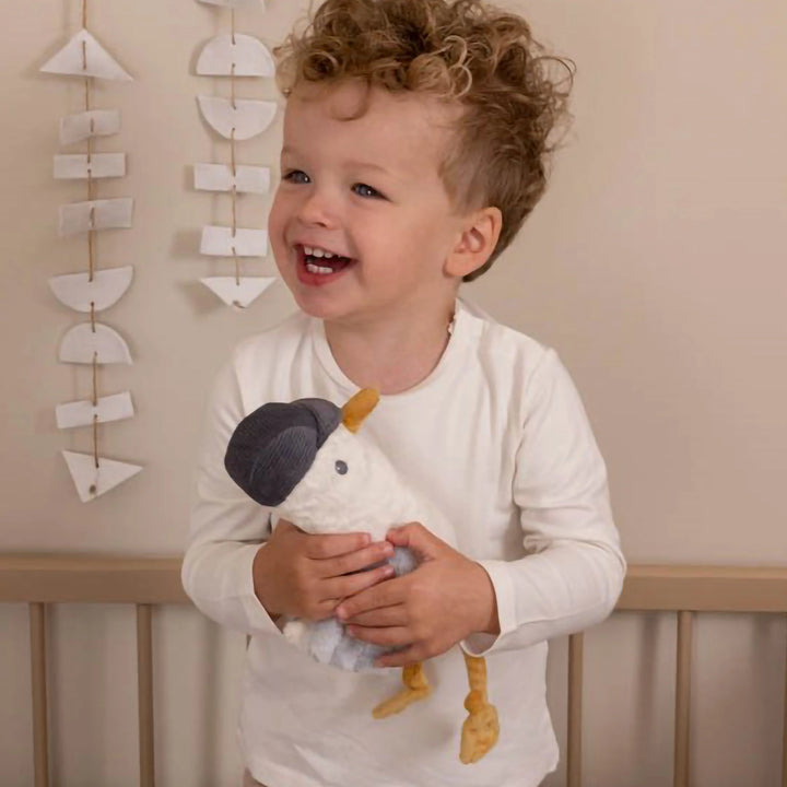 The soft and plush Seagull Gift is ideal for both comfort and playtime.