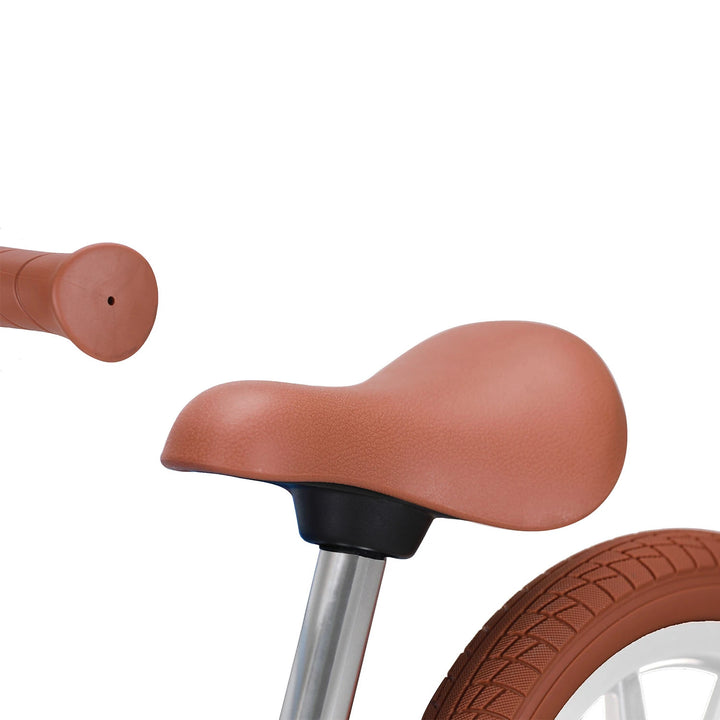 Adjustable seat and handlebar on the LUMI balance bike for kids