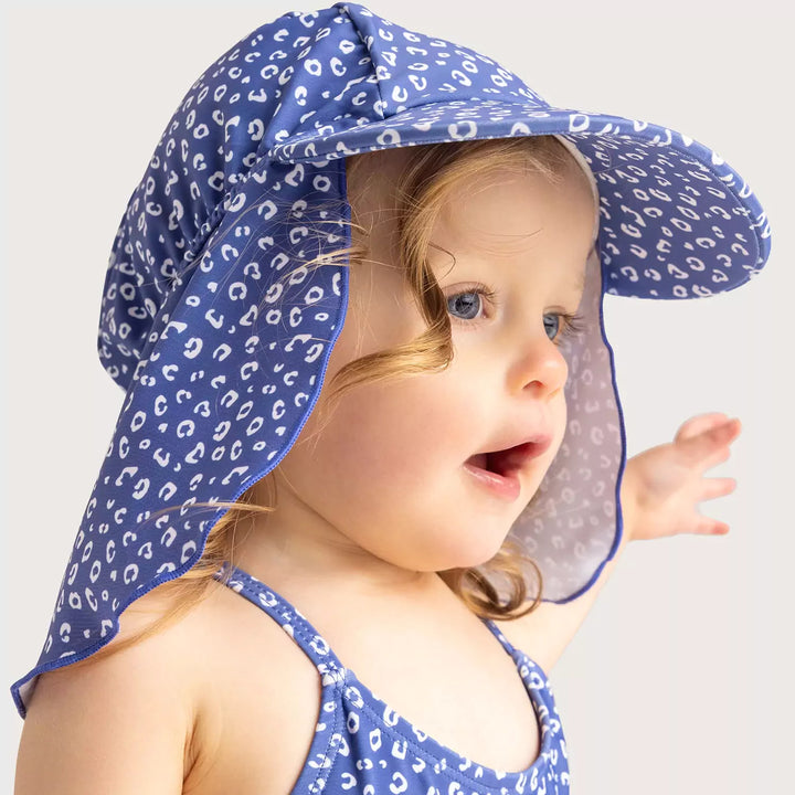 The Swim Essentials UV Sun Hat in Blue Leopard Print will keep you cool and protected.