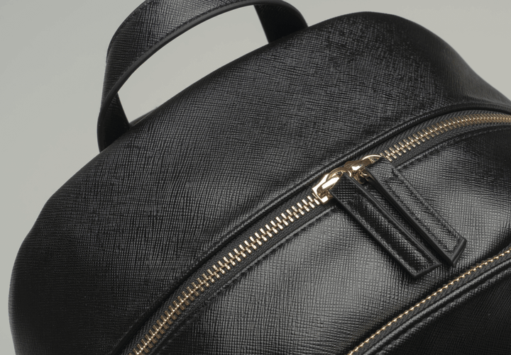 zip of the luxx bag